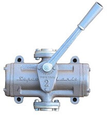 Semi rotary piston hand pump